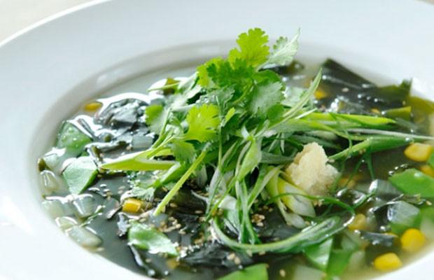 SOUPE WAKAME AUX POIS GOURMANDS ET GINGEMBRE